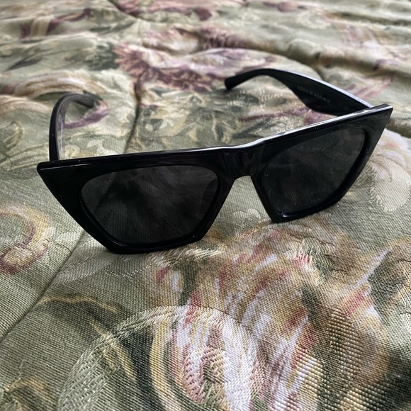 VINTAGE SQUARE CAT EYE SUNGLASSES - Picture 5 of 6